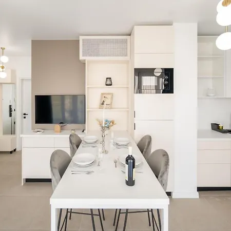 Ale Sea View & Parking In Alezzi Odyssey Mamaia Nord 公寓式酒店